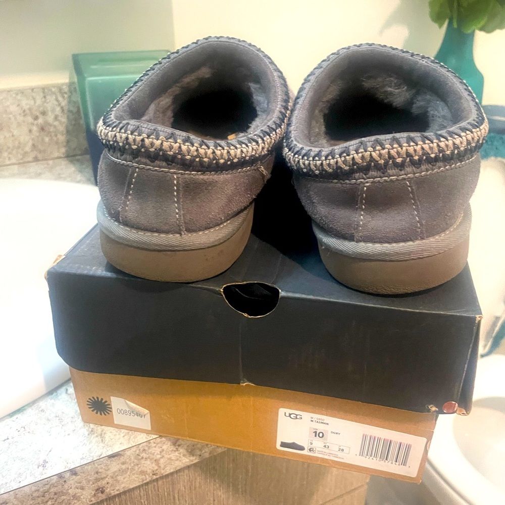 COPY - Side 10 Ugg slippers brand new